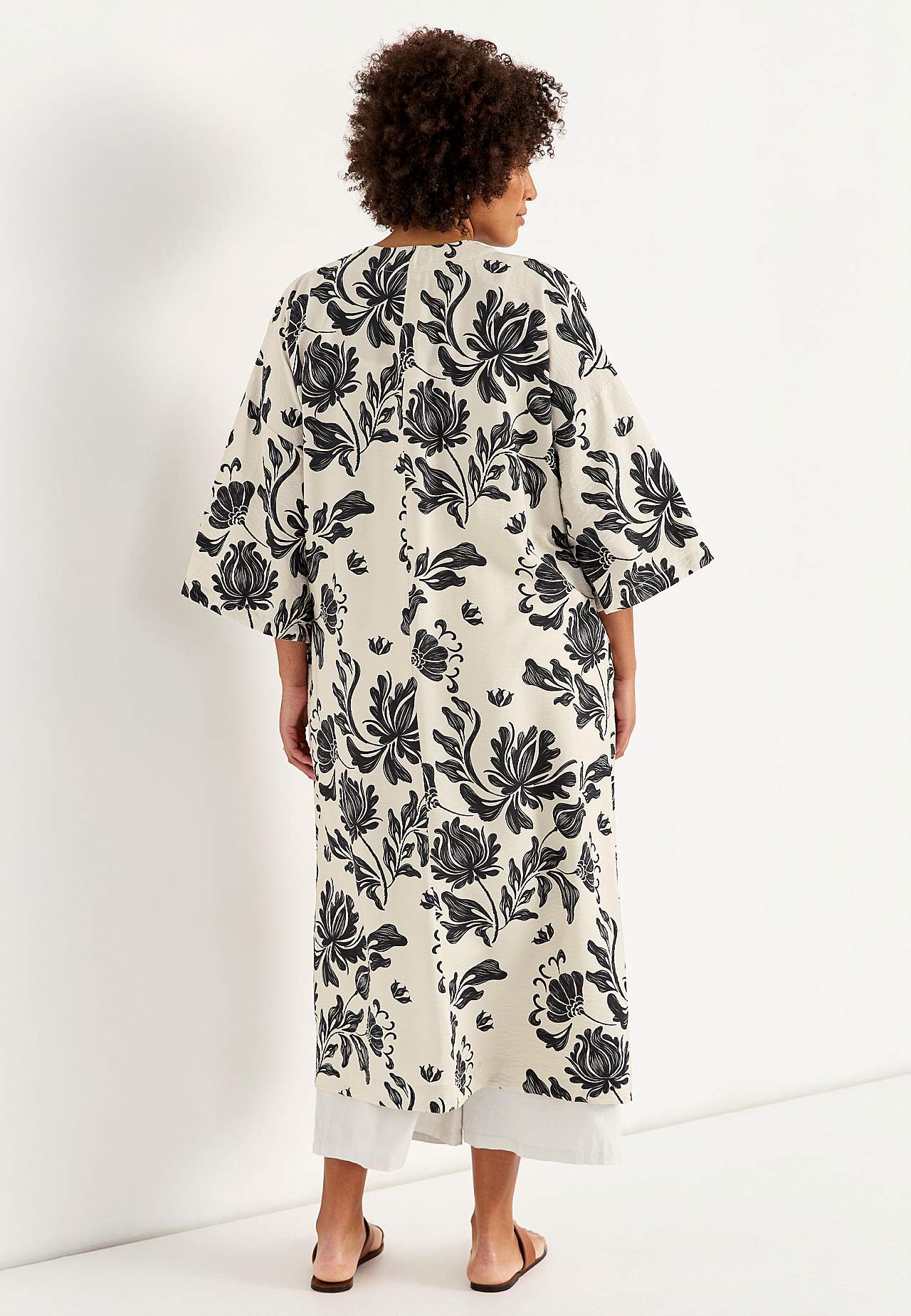 Otwarty kaftan z kieszeniami