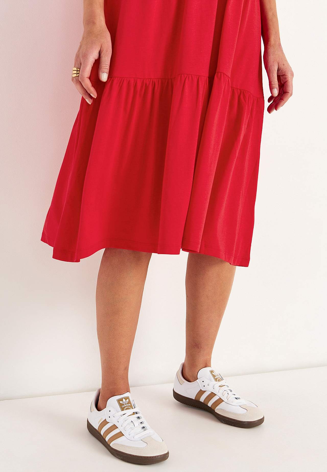 Dżersejowa sukienka z falbanką