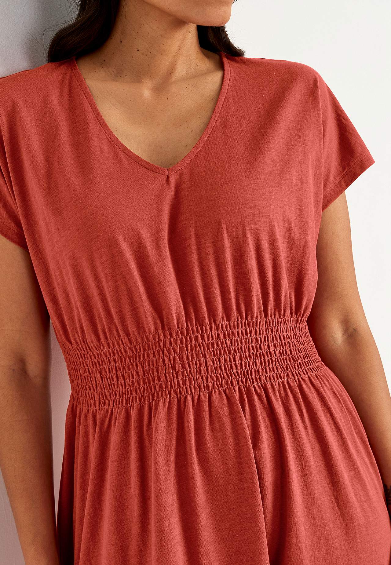 Dżersejowa sukienka z marszczeniem