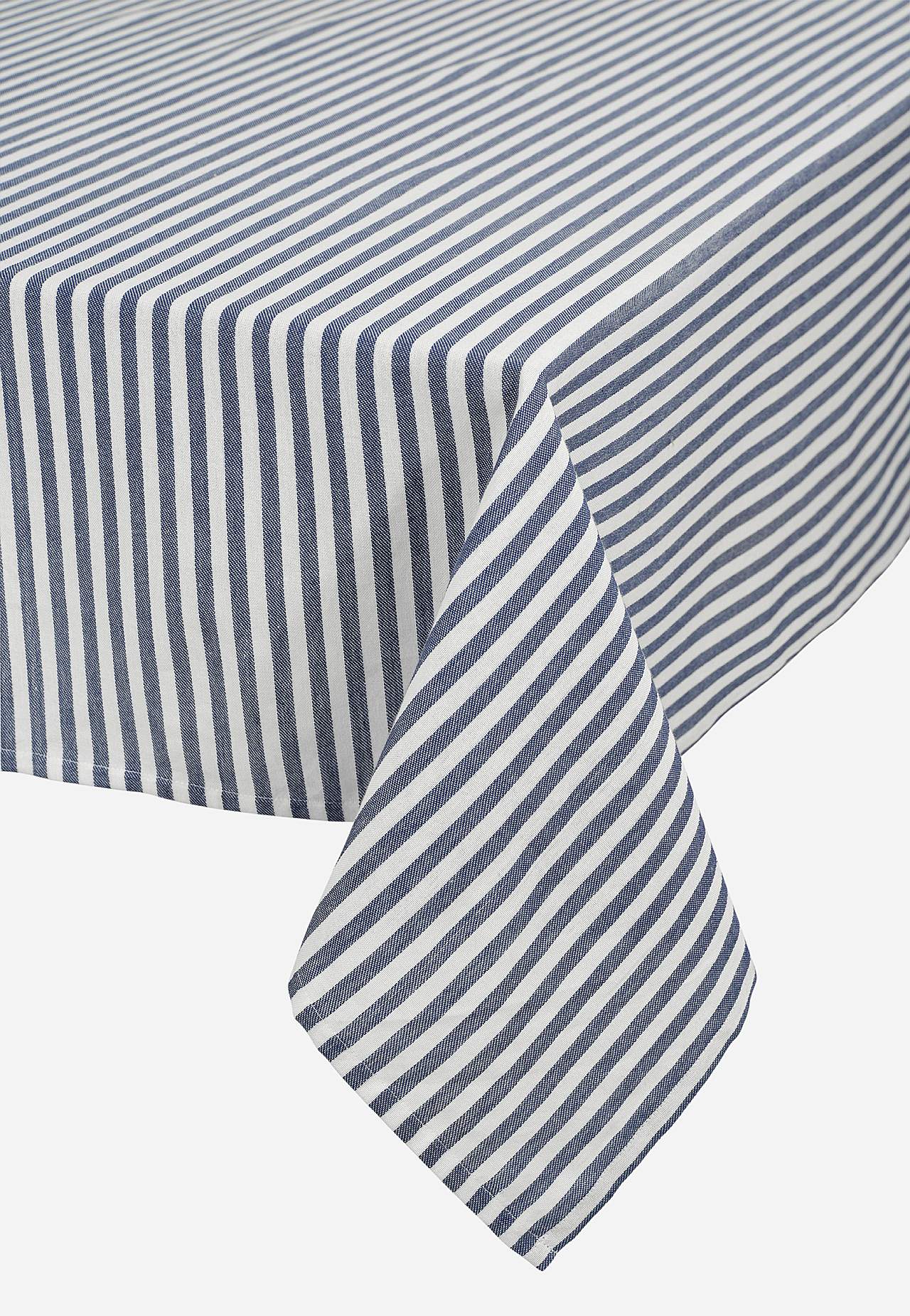 Tkany i pasiasty obrus